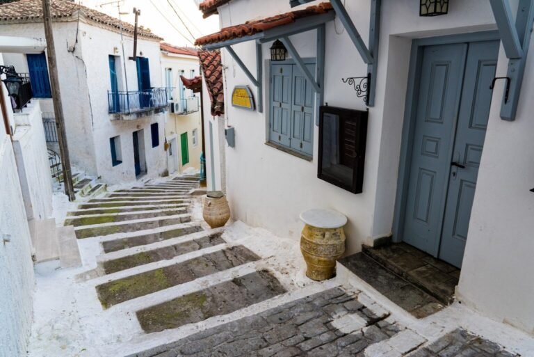 Narrow,Street,With,Stairs,And,Traditional,Houses,In,The,Old